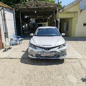 Toyota Camry 2021