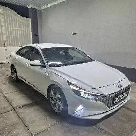 Hyundai Elantra 2022