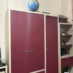2 etazly krowat detskiy, şkaf