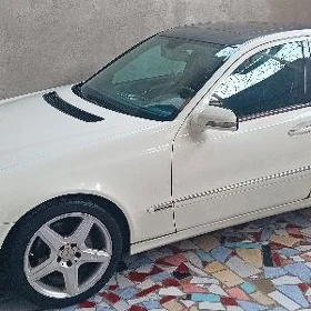 Mercedes-Benz E350 2005