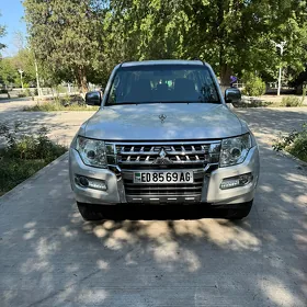 Mitsubishi Pajero 2015