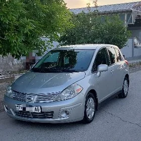 Nissan Versa 2011