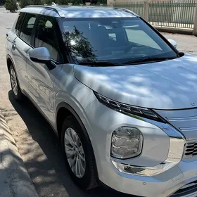 Mitsubishi Outlander 2025