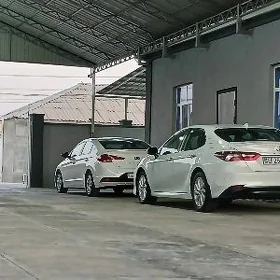 Toyota Camry 2021