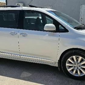 Toyota Sienna 2015
