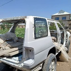 Nissan Pathfinder 2000