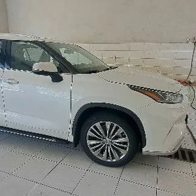 Toyota Highlander 2021