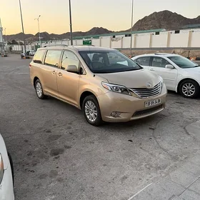 Toyota Sienna 2010