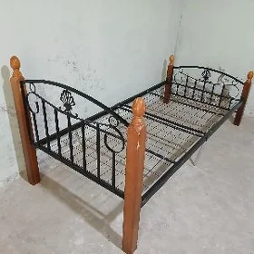 кровать