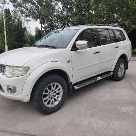 Mitsubishi Pajero 2011