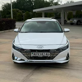 Hyundai Elantra 2022