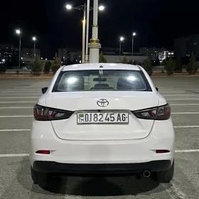 Toyota Yaris 2016