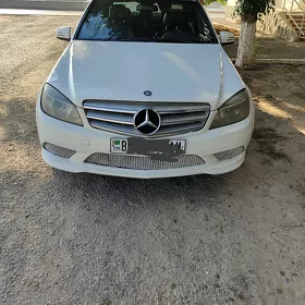 Mercedes-Benz C300 2010