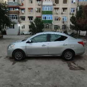 Nissan Versa 2011