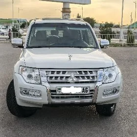Mitsubishi Pajero 2015