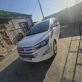 Toyota Innova 2022