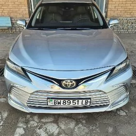 Toyota Camry 2021