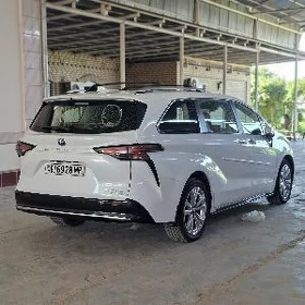 Toyota Sienna 2024