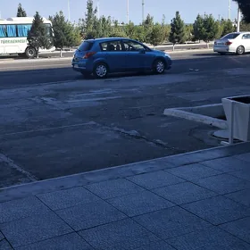 Nissan Tiida 2006