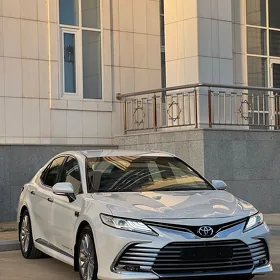 Toyota Camry 2021