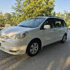 Toyota Sienna 2004