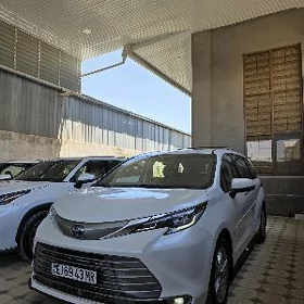 Toyota Sienna 2022