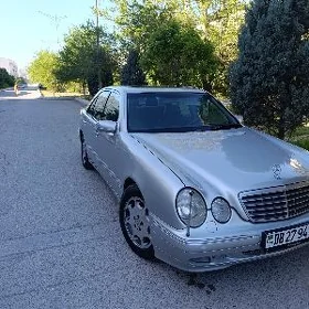 Mercedes-Benz E320 2001