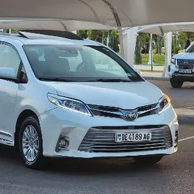 Toyota Sienna 2018