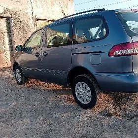 Toyota Sienna 1998