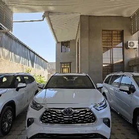 Toyota Highlander 2021