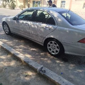 Mercedes-Benz C320 2004