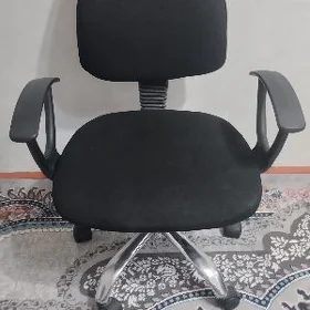 Ofisnoye  kreslo b/U