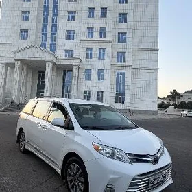 Toyota Sienna 2020