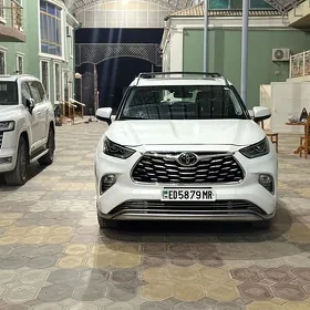 Toyota Highlander 2021