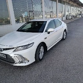 Toyota Camry 2021