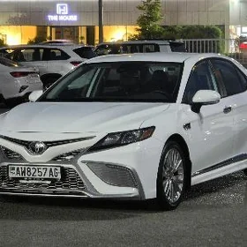 Toyota Camry 2021