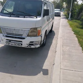 Nissan Urvan 2009