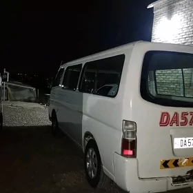 Nissan Urvan 2002