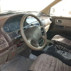 Mitsubishi Chariot 1993