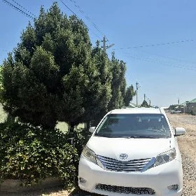 Toyota Sienna 2016