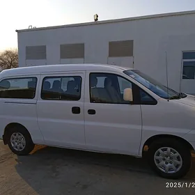 Hyundai H-1 2005