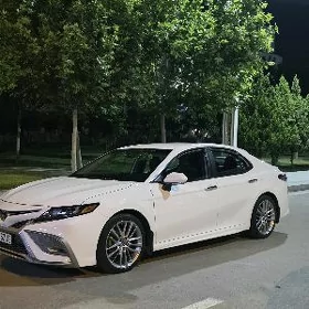 Toyota Camry 2023