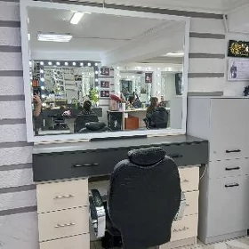 Salon aýna arenda
