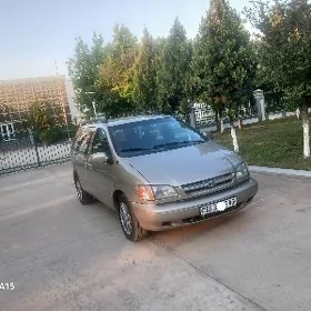Toyota Sienna 2000