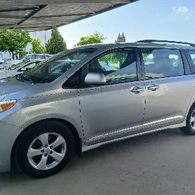 Toyota Sienna 2016