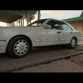 Mercedes-Benz E320 1997