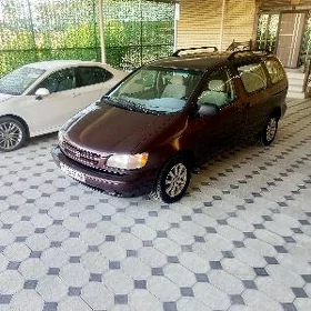 Toyota Sienna 1999
