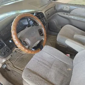 Toyota Sienna 2000