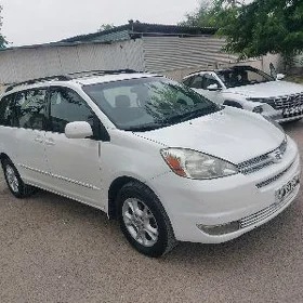Toyota Sienna 2004