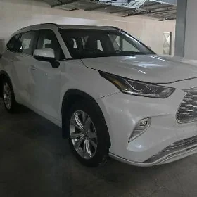 Toyota Highlander 2021